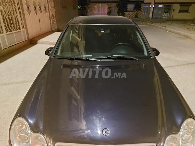 Mercedes-Benz 220 Diesel Automatique 2005 à Oujda - 2