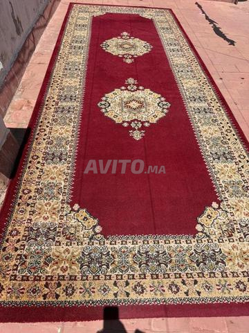 سجادة شبه جديدة