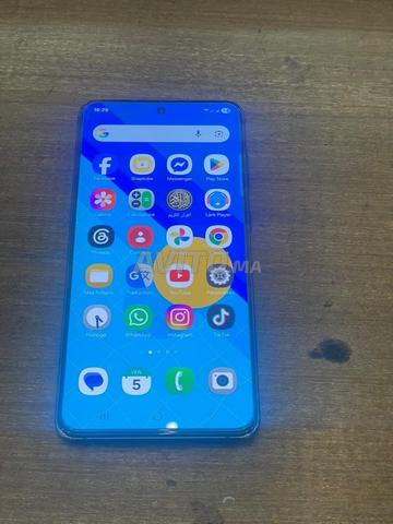 سامسونج S21 FE 5G فيه ضربة صغيرة زجاجة