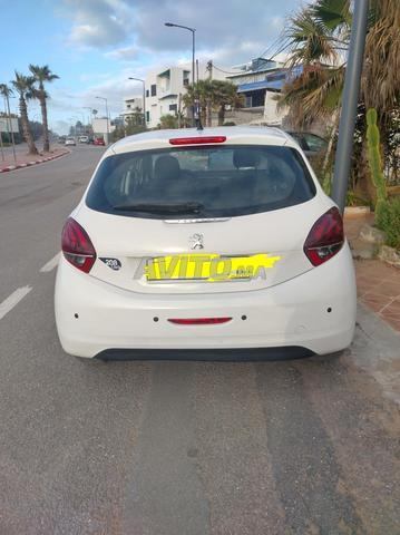 Peugeot 208 en très bon état - 2