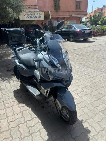 Moto propre et neuve - 2