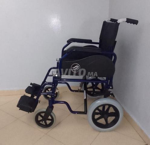 Fauteuil roulant neuf avec petites roues - 2