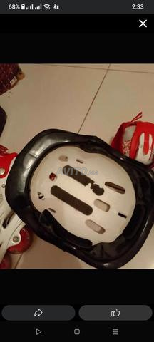 Skates en très bon état avec casque - 2