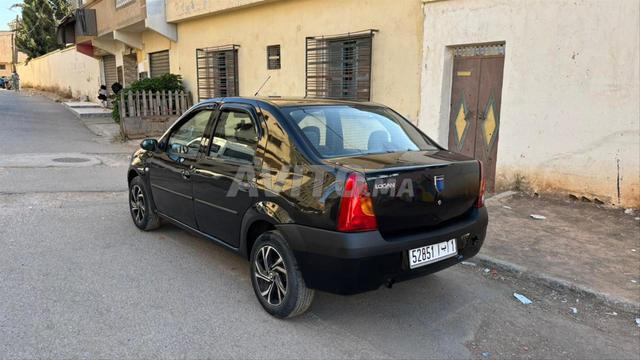 Voiture bien équipée et en bon état - 2