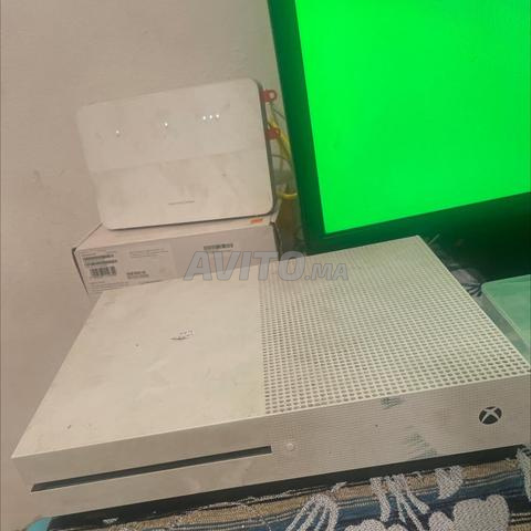 Xbox One S (avec boîte d'alimentation)