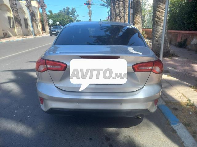Voiture Ford Focus quasi neuve - 2