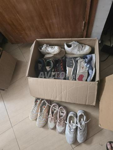 تي شيرت، جاكيت، جينز بحالة جيدة جداً، حذاء رياضي - 2