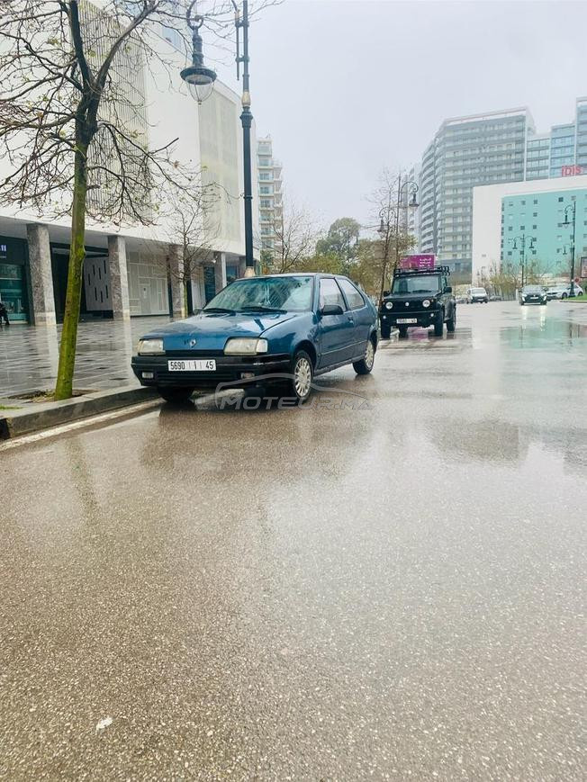 سيارة Renault 19