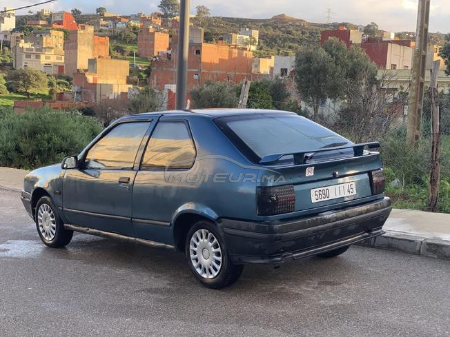 سيارة Renault 19