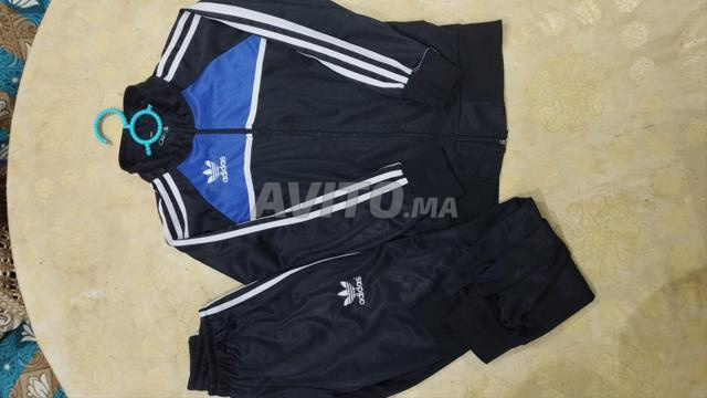Tous les vêtements à 20dh sauf la chemise bleue à 5dh