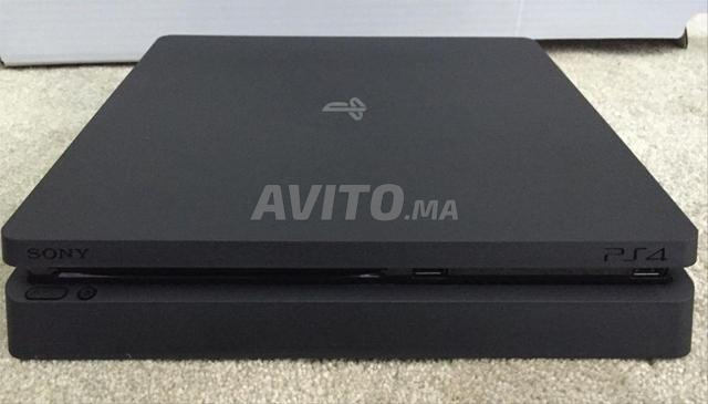 PS4 Slim avec 2 manettes et FC 26 et GTA 5