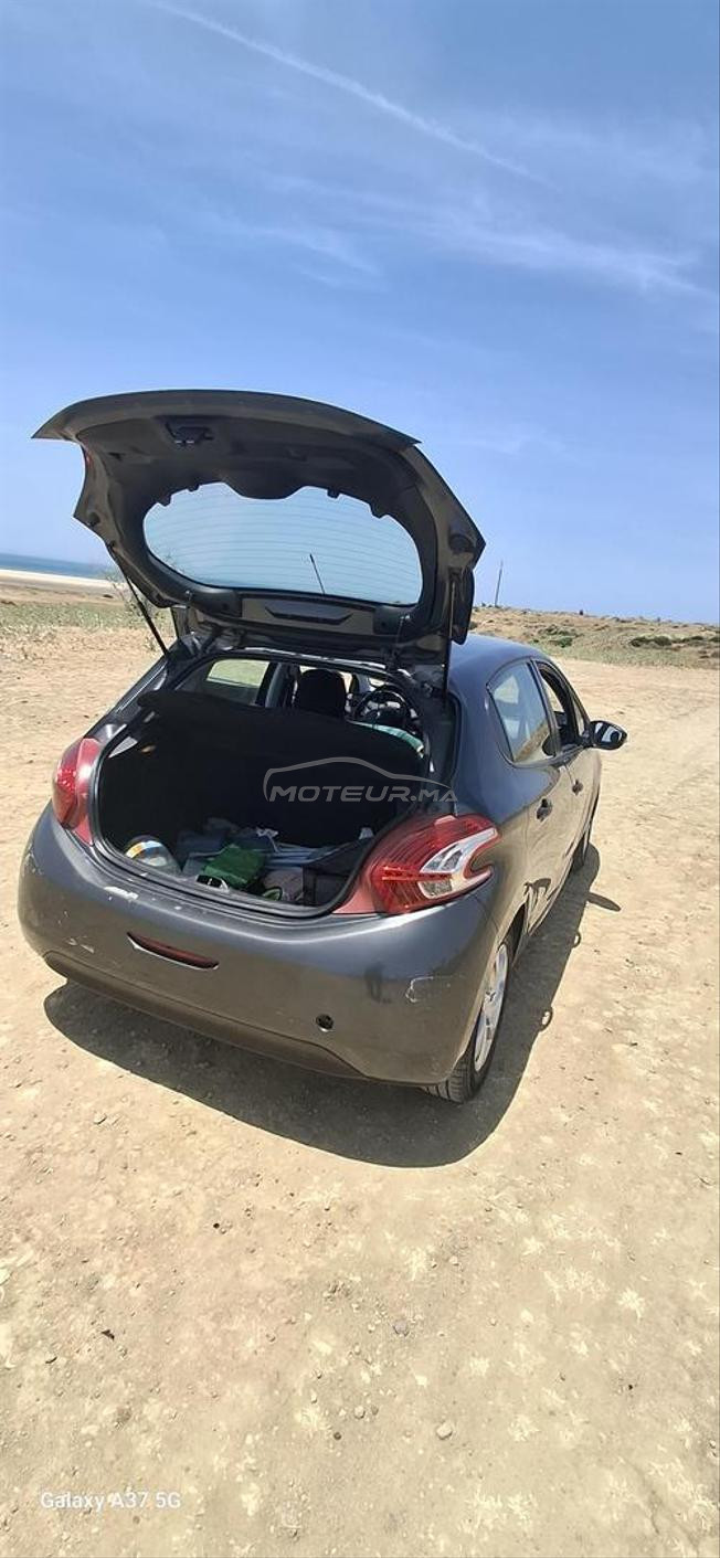Peugeot 208 Essence Manuelle 2013 à Tanger