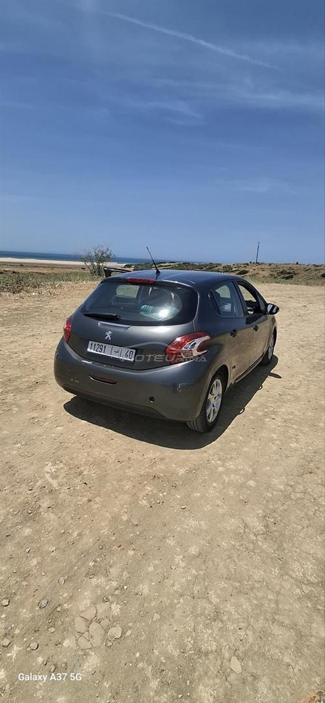 Peugeot 208 Essence Manuelle 2013 à Tanger