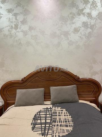 Matelas commode et tables de nuit à vendre - 2