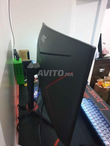 شاشة AOC C27G2ZE 27 بوصة للألعاب 240 هرتز 0.5 مللي ثانية FreeSync