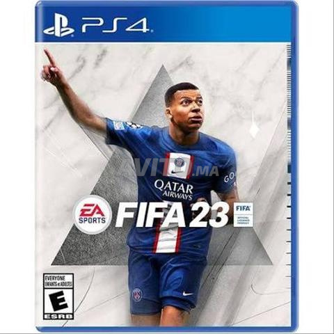PlayStation 4 slim - 2