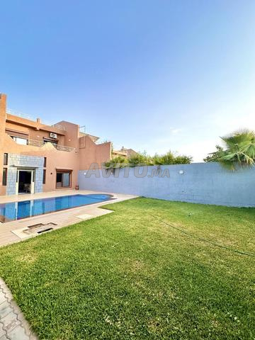 Villa titrée à vendre 700 m² & piscine 3 chambres