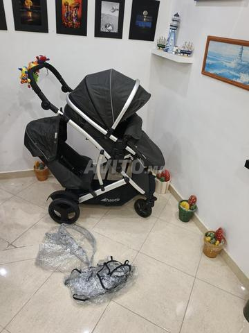 عربة أطفال توأم أصلية بحالة ممتازة