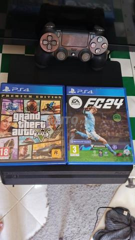 PS4 avec ses accessoires - 2