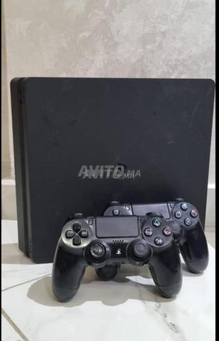 PS4 de très bonne qualité avec 6 jeux vidéos