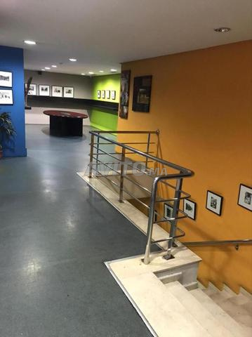 À LOUER – GRAND ESPACE PROFESSIONNEL
