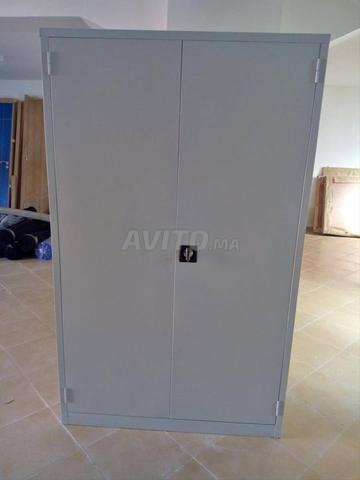 Armoire de rangement métallique