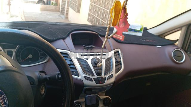 voiture ford titanium 2011 - 2