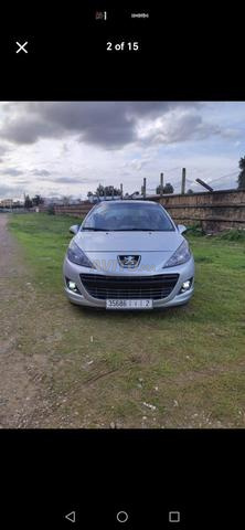 Peugeot 207 essence excellent état - 2