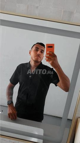 Jeune homme avec permis B cherche emploi comme chauffeur à Meknès.