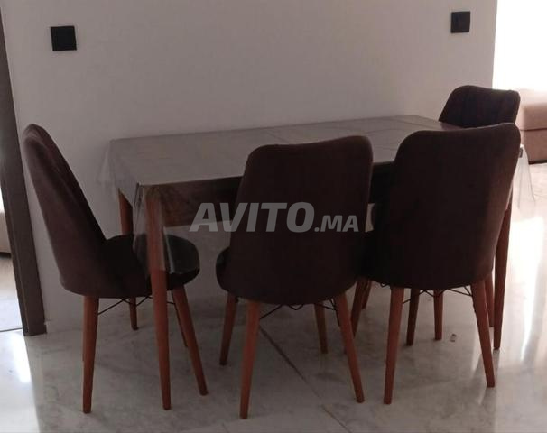 Table avec 6 chaises - 2
