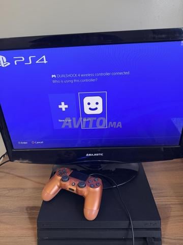 PS4 Pro 1TB – بلايستيشن 4 برو للبيع بحالة ممتازة - 2