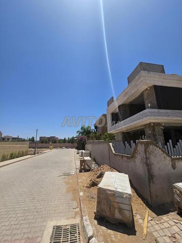 🏡 فيلا شبه مكتملة للبيع – مراكش