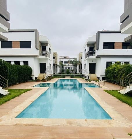 SUPERBE VILLA TRIPLEX D’ANGLE – HARHOURA (RABAT)