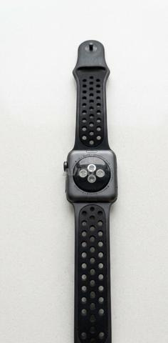Apple Watch Series 3 Nike 38mm avec son Chargeur - 2