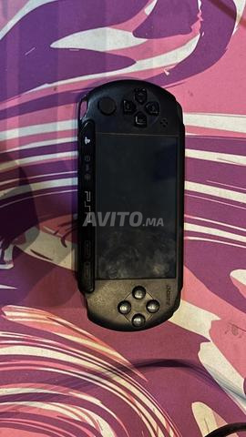 PSP ستريت (موديل E1000/E1004)