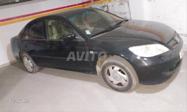 Civic ES8 2005 bon état - 2