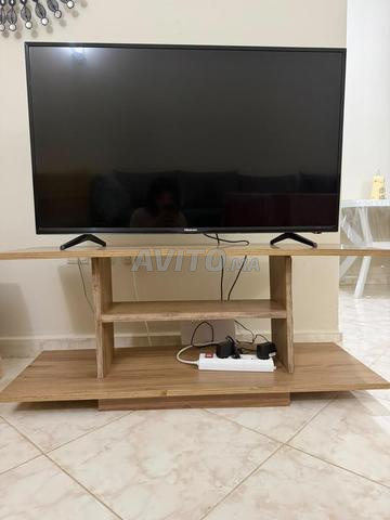 TV Smart Hisense 43 pouces et table - 2