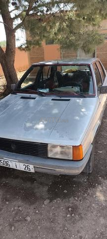 Renault 9 en bon état - 2