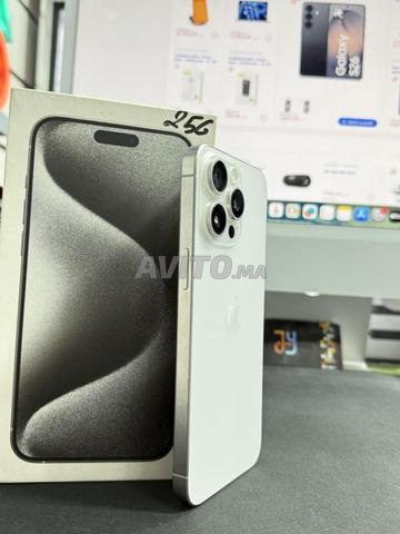 iPhone 15 Pro Max 256GB Blanc très bon état - 2
