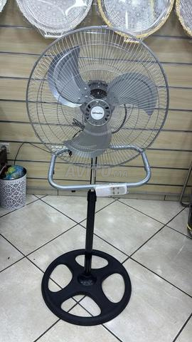 Ventilateur sur pied puissant et moderne à vendre - 2