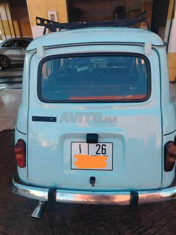 R4 en bon état modèle 1976 bien entretenu