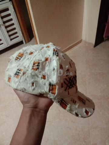 Casquette d'occasion encore en bon état, qui la veut m'appelle mot - 2