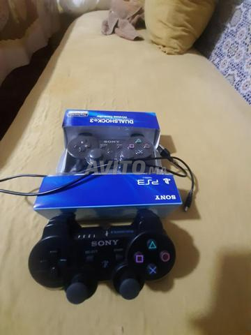 2 manettes PS3, une d'occasion en bon état et une neuve - 2