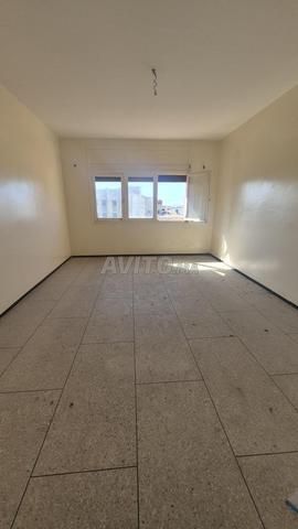 Appartement vide près marché central 2700 - 2