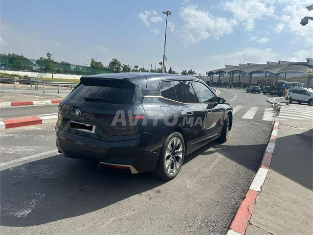 BMW iX xDrive40 ماجنتيك