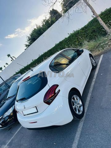 Peugeot 208 Diesel Manuelle 2019 à Rabat - 2