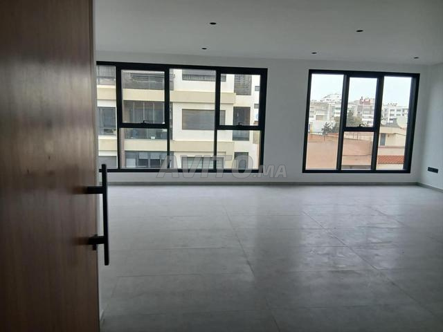 Location d'un bureau neuf à Abdelmoumen