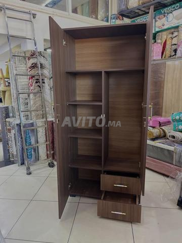 Grande armoire à vêtements design élégant et prix abordable - 2