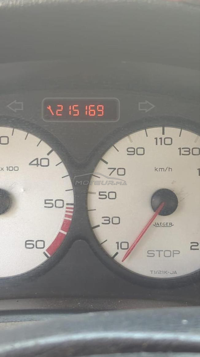 voiture bonne état robuste et spacieuse