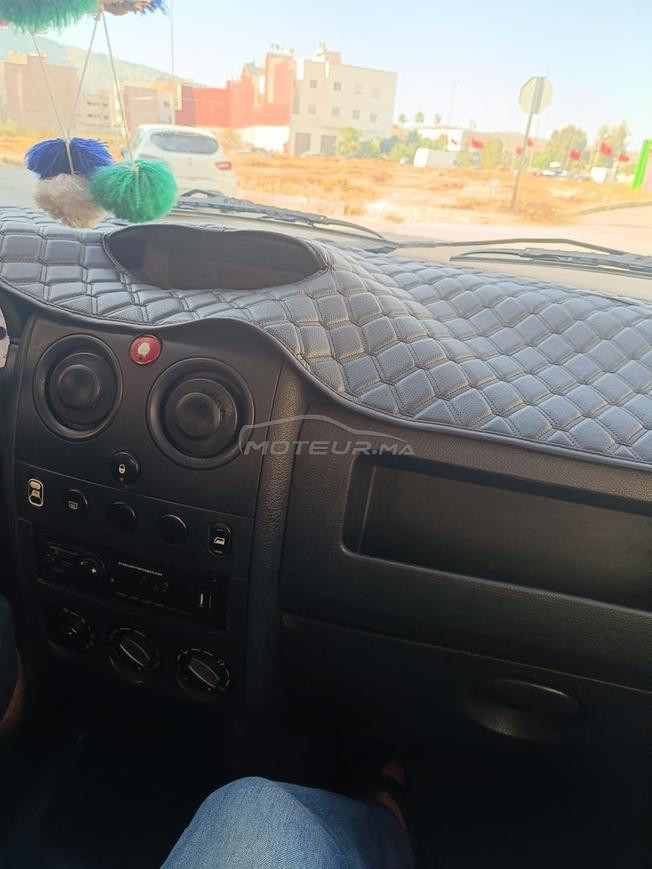 voiture bonne état robuste et spacieuse
